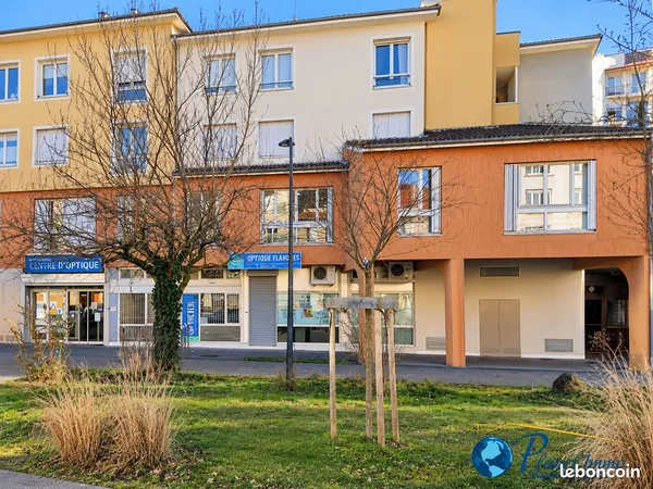 Local 994 m² Saint-Étienne
