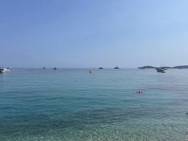 VILLA BELLE EPOQUE DE TRES GRAND LUXE PIEDS DANS L EAU ENTRE CAP FERRAT ET CAP D AIL