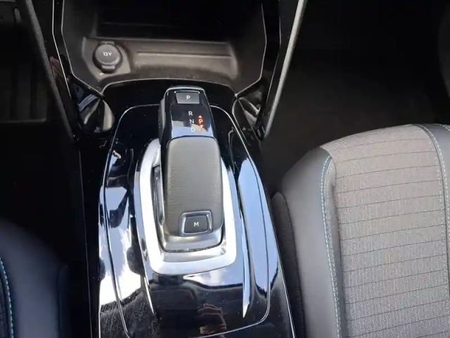 Peugeot 2008 puretech 130 s&amp;s eat8 — photo 34