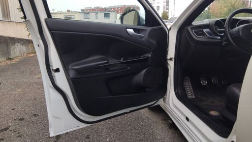 Alfa Romeo Giulietta 2.0 JTDm 140 - Distinctive – 2012 – 121144 km – Diesel – Boîte Manuelle — photo 33