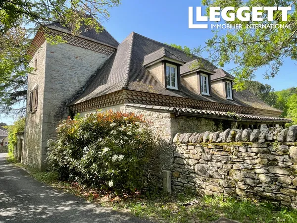 Propriété de caractère avec pigeonnier XIX?, piscine et parc arboré aux Portes de Cahors