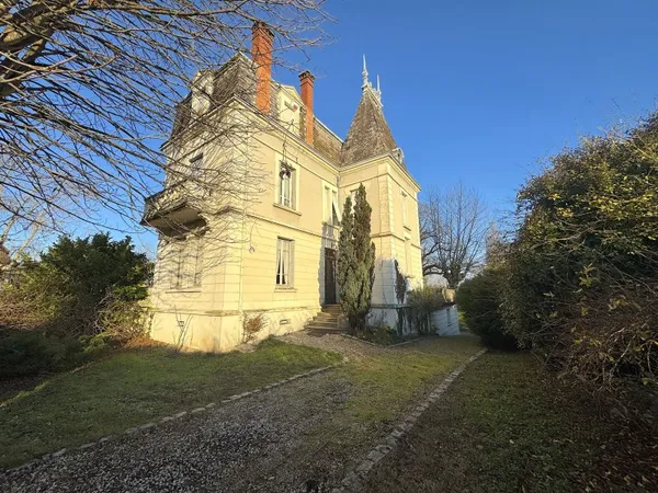 Vends maison avec parc arboré et rivière