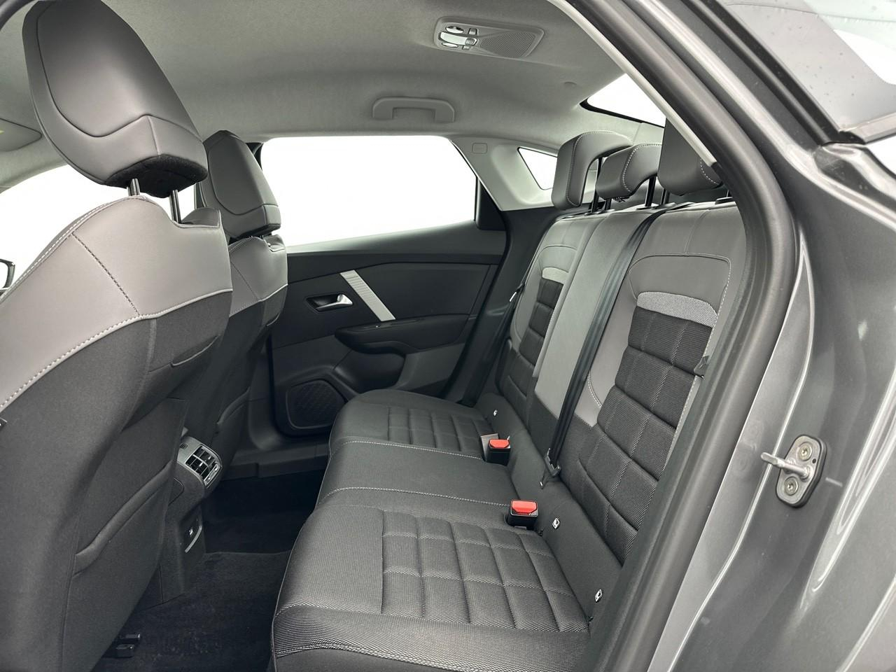 Citroën C4 X hybride 145 ch e-dcs6 plus — photo 11