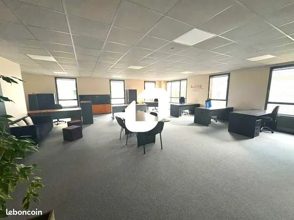 Bureau 156 m²