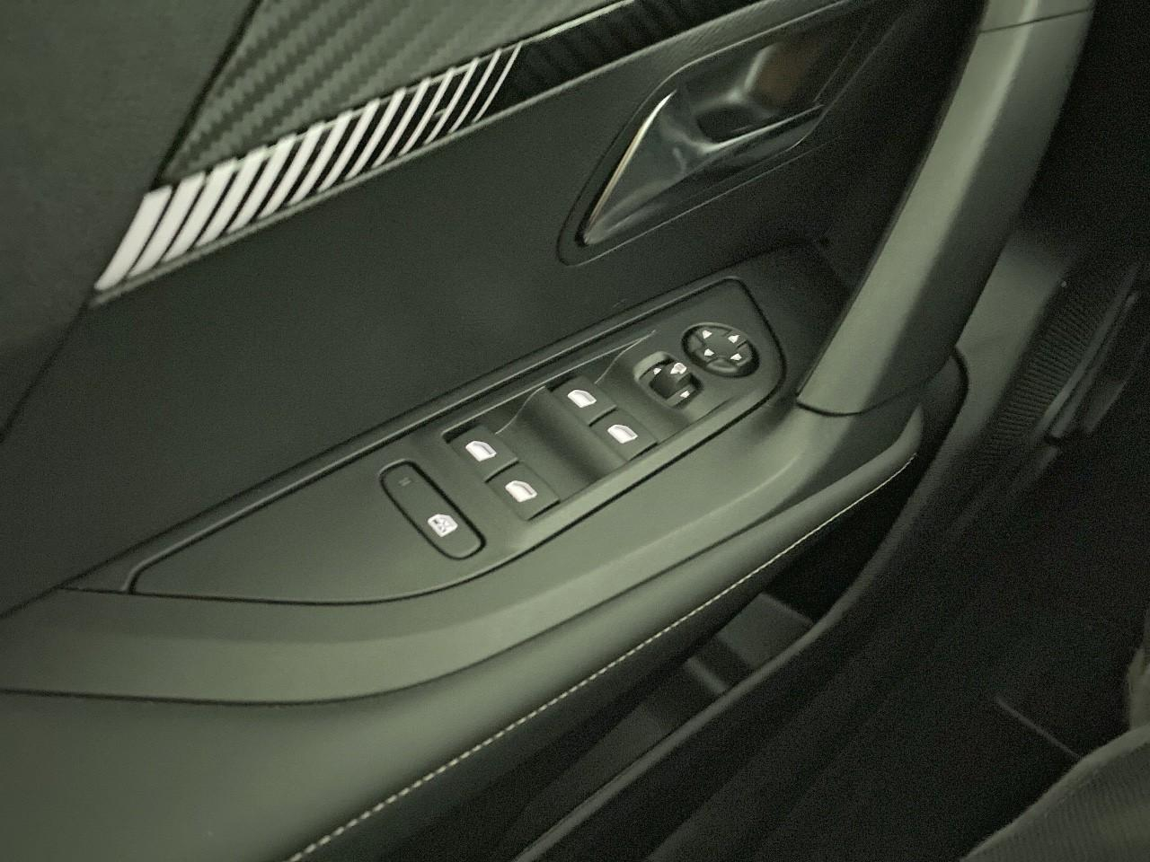 Peugeot 2008 hybrid 145 ch e-dcs6 allure — photo 20