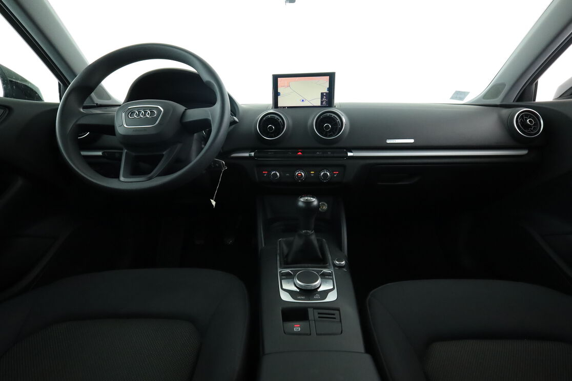 Audi A3 Limousine 30 TFSI — photo 11