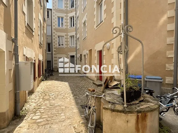 Quartier SAINT-CLÉMENT- FOCH - CATHÉDRALE : T2 de 38 m2 au calme dans un immeuble ancien rénové à pr