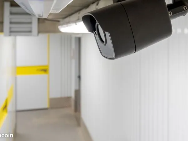 LOCATION garde meuble / box de stockage en centre ville de nissan lez enserune