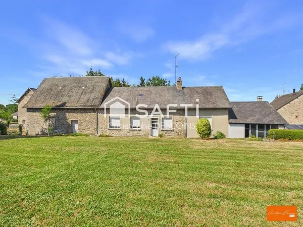 Maison de campagne avec fort potentiel à 5 minutes de Mayenne !