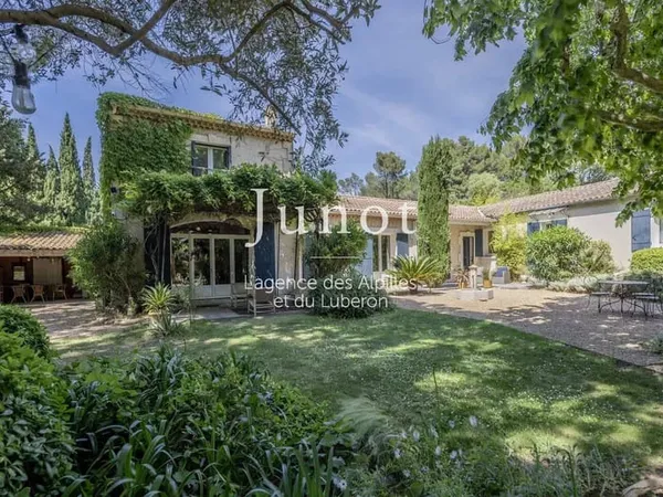 Maison de plain-pied 9 pièces 255 m²