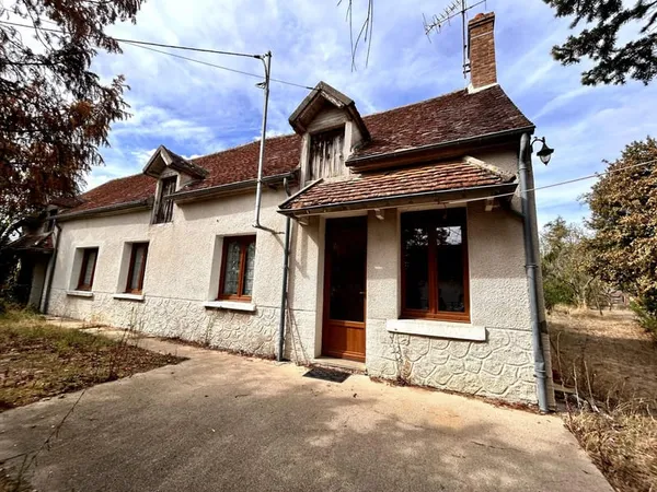 Maison à rénover - implantée sur grand terrain de 4732 m²