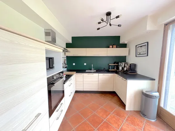 Maison T5 avec garage sur un terrain de 440m2