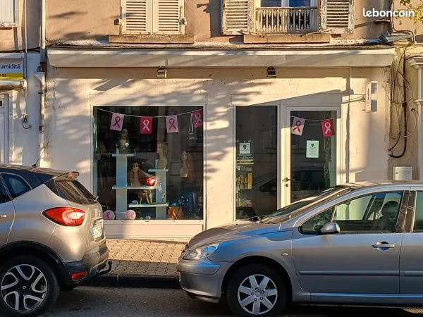 Local commercial avec vitrine