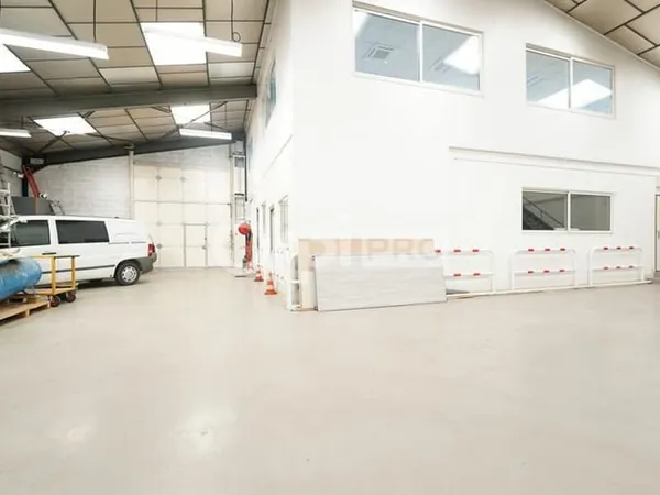 Local d'activité 570 m²
