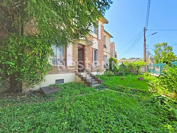 À vendre Maison de 7 pièces de 160m² avec véranda et terrain de 537m² à Saint Cyr l'École proche Gar