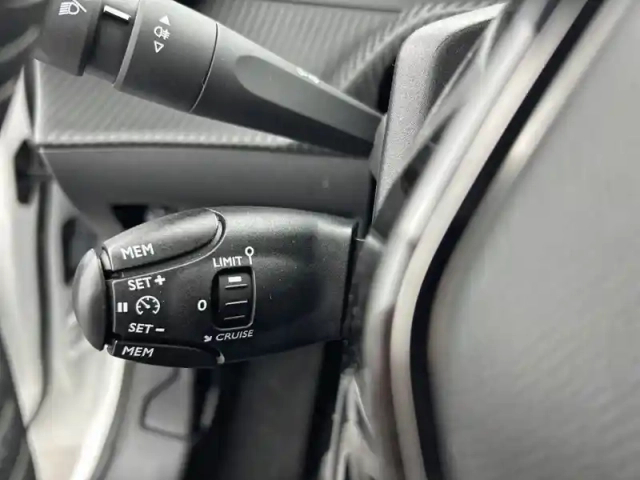 Peugeot 208 electrique 50 kwh 136ch — photo 24