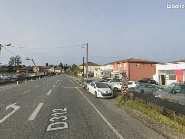 Local commercial 230 m² BOURGOIN-JALLIEU