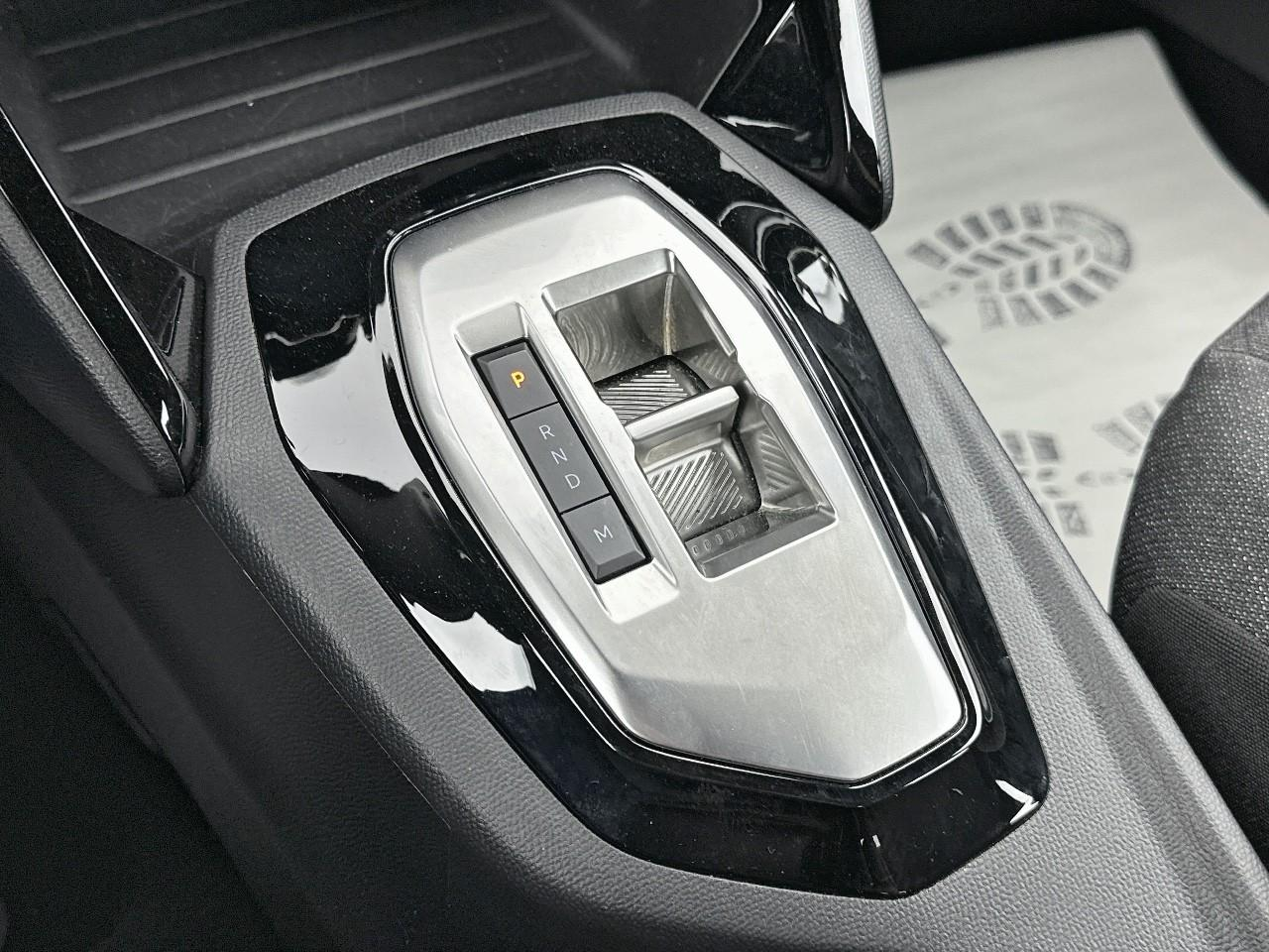 Peugeot 2008 hybrid 145 e-dcs6 style — photo 28