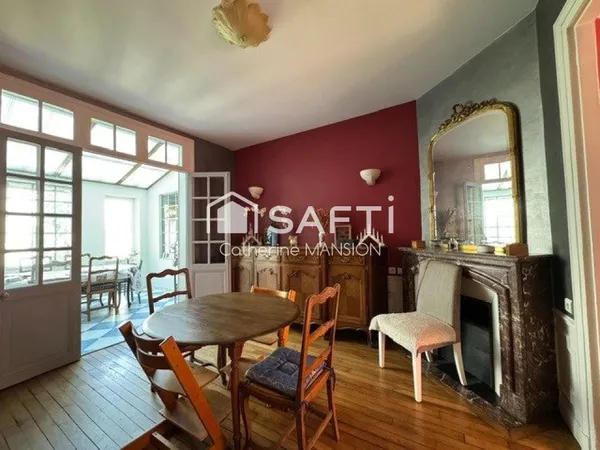 A vendre à Reims très belle maison de caractère avec jardin, garage, cave, 6 chambres