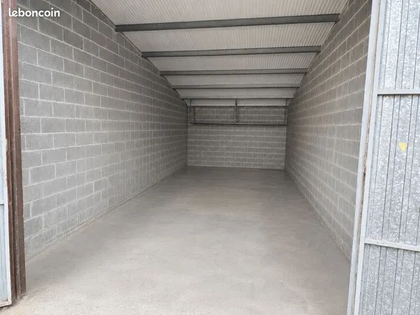 Garage 50 metres carre plus parking