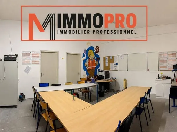 Local professionnel 325 m²