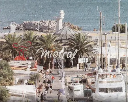 LA GRANDE MOTTE A VENDRE FOND DE COMMERCE PROCHE QUAI D'HONN