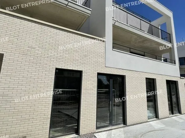 Local commercial 111 m²