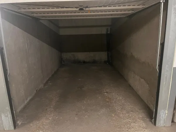 Location box stationnement voiture 