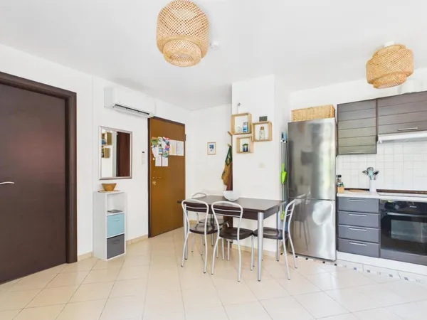 LOZARI T2 180 000€