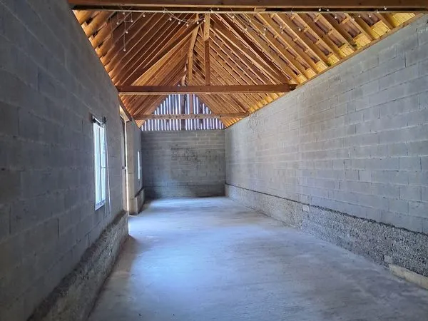 HANGAR 86 m² À LOUER - GARDE-MEUBLE / BOX / GARAGE / STOCKAGE