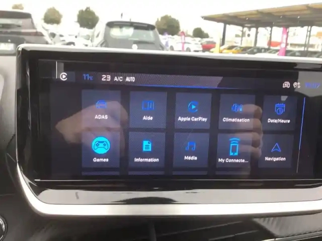 Peugeot 2008 hybrid 145 e-dcs6 — photo 41
