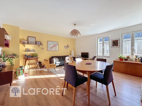 Immeuble avec habitation et locaux commerciaux au coeur de Nort-sur-Erdre