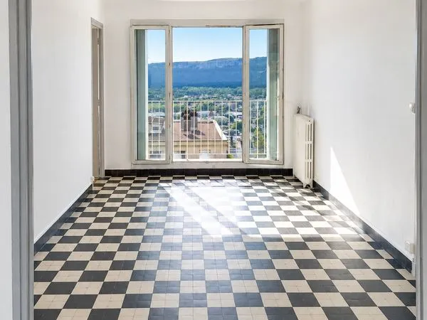 T4 lumineux avec vue dégagée - 533,89 CC