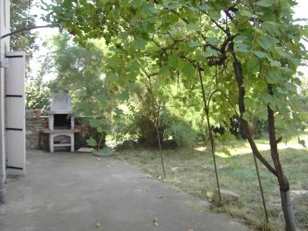 Maison mitoyenne T6 avec terrasse et jardin clôturé