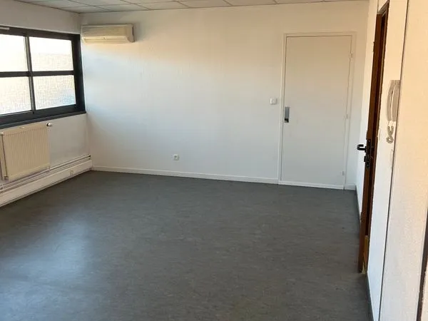 Bureau de 24m2 à 2min de gare à pied