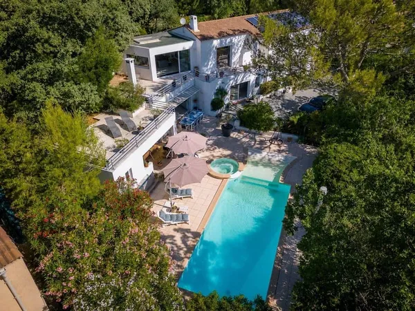 Maison 7 pièces 250 m²