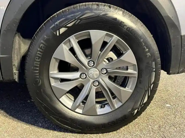 Peugeot 2008 1.2 puretech 130ch s&amp;s style eat8 — photo 5