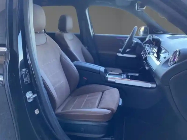 Mercedes Glb 200 d amg line — photo 13