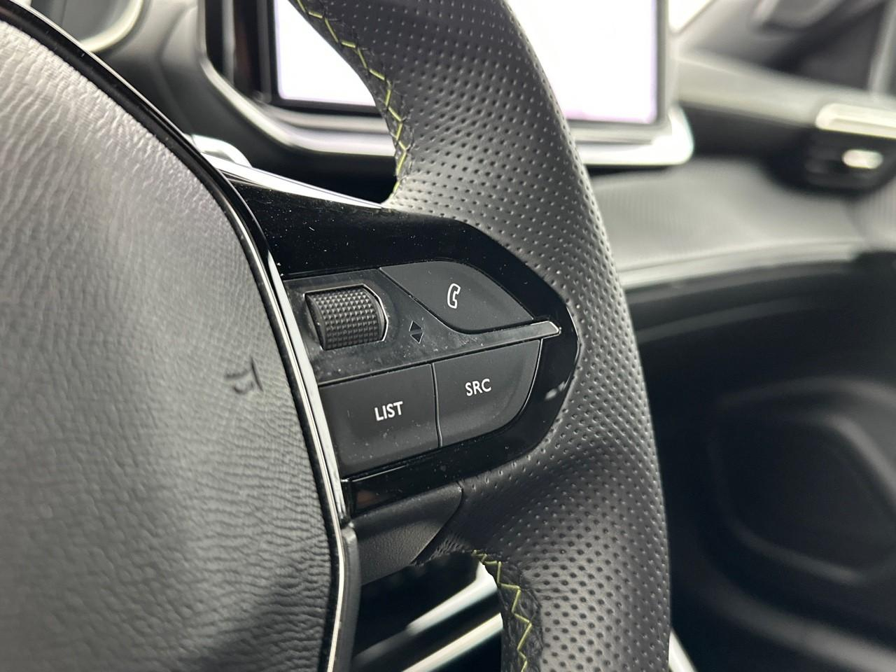 Peugeot 2008 hybrid 136 e-dcs6 gt — photo 19