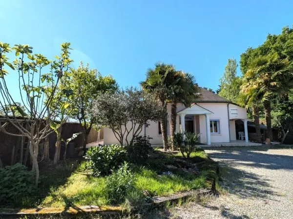 grande maison avec 4 ch à 10 min d'Angers.