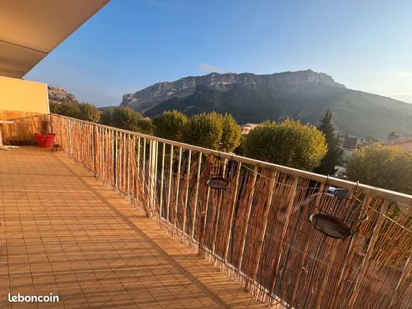 Appartement traversant avec terrasse