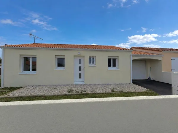 MAISON DE PLAIN-PIED- 2 CHAMBRES/ GARAGE A FORS