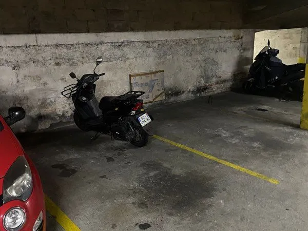 Parking sécurisé à louer - place Dupuy/Verdier