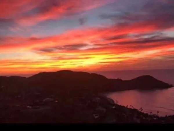 DEUX VILLAS UNIQUES A TOINY A SAINT BARTHELEMY (97133)