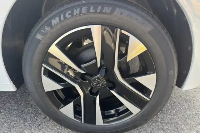 Peugeot 208 hybrid 110 ch e-dcs6 — photo 12