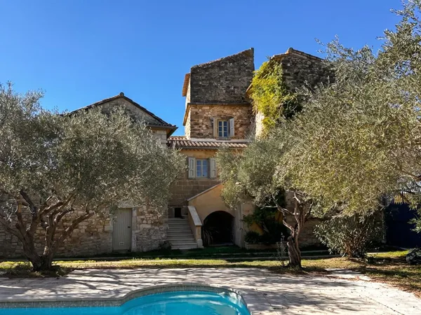 A 7 km d'Uzès, Maison de hameau avec piscine