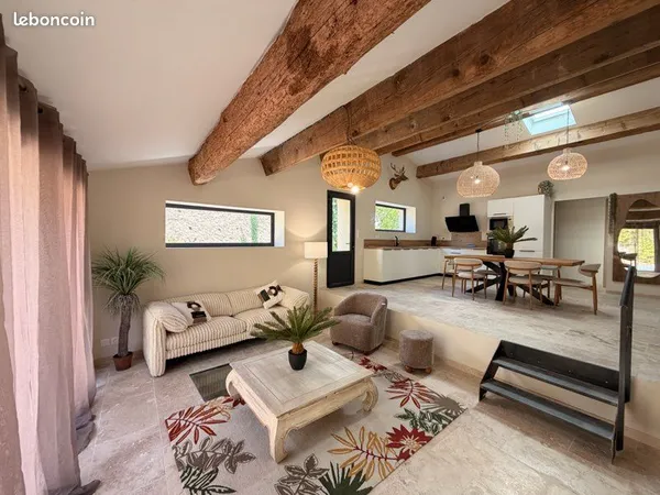Maison de charme entièrement rénovée avec piscine et vaste garage