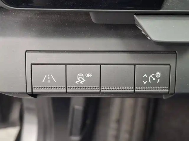 Renault Megane e-tech er ev60 130ch super charge — photo 32