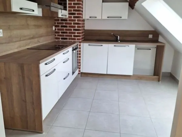 Appartement calme et impeccable avec parking couvert, grande cave et deux celliers, près de la gare 
