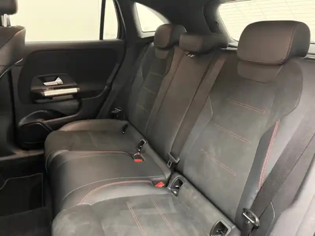 Mercedes Gla 200 d amg line — photo 12